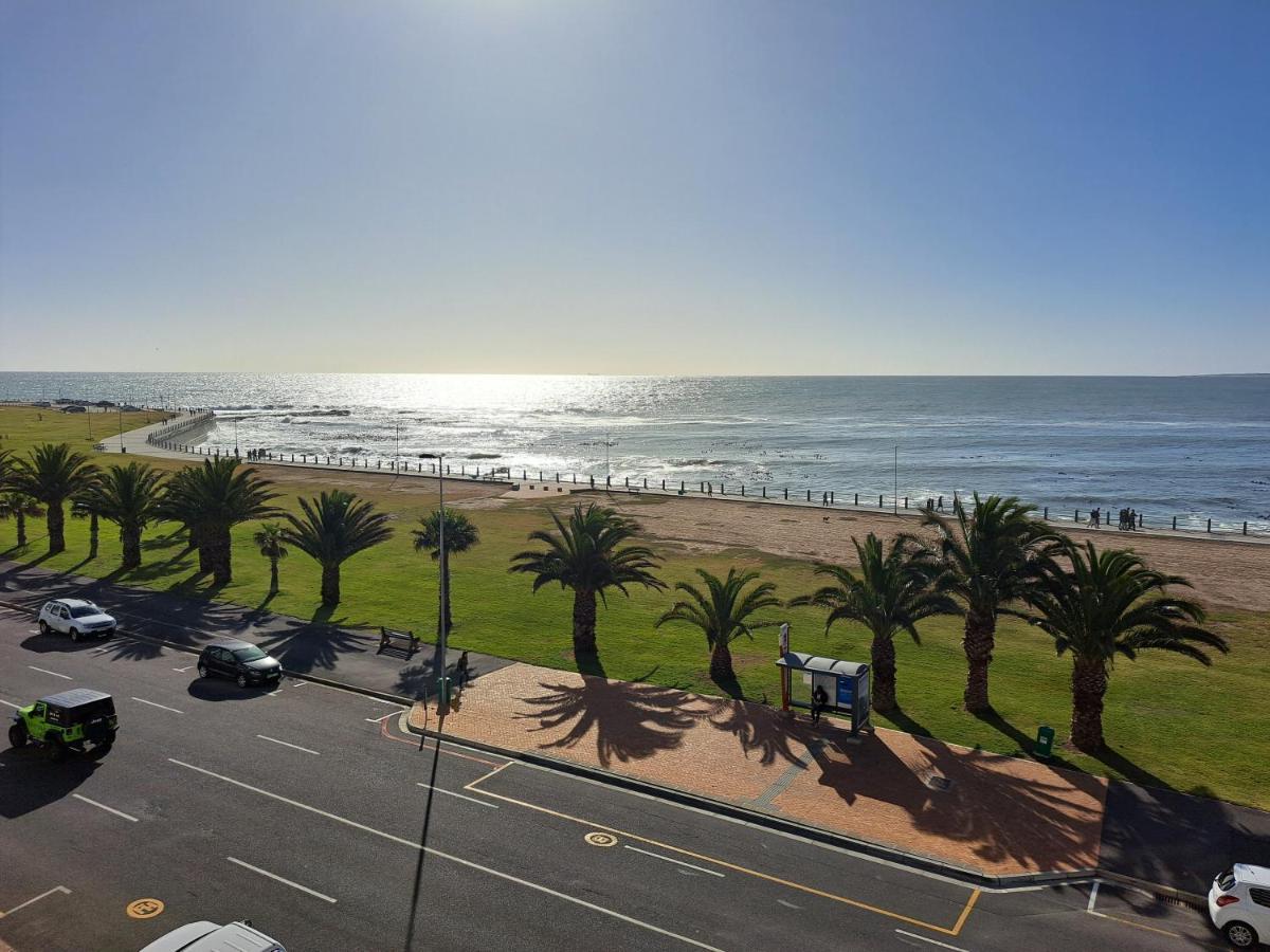 3 Bedroom Sea Facing Family Apartment Cape Town Moullie Point Cidade Do Cabo Exterior foto