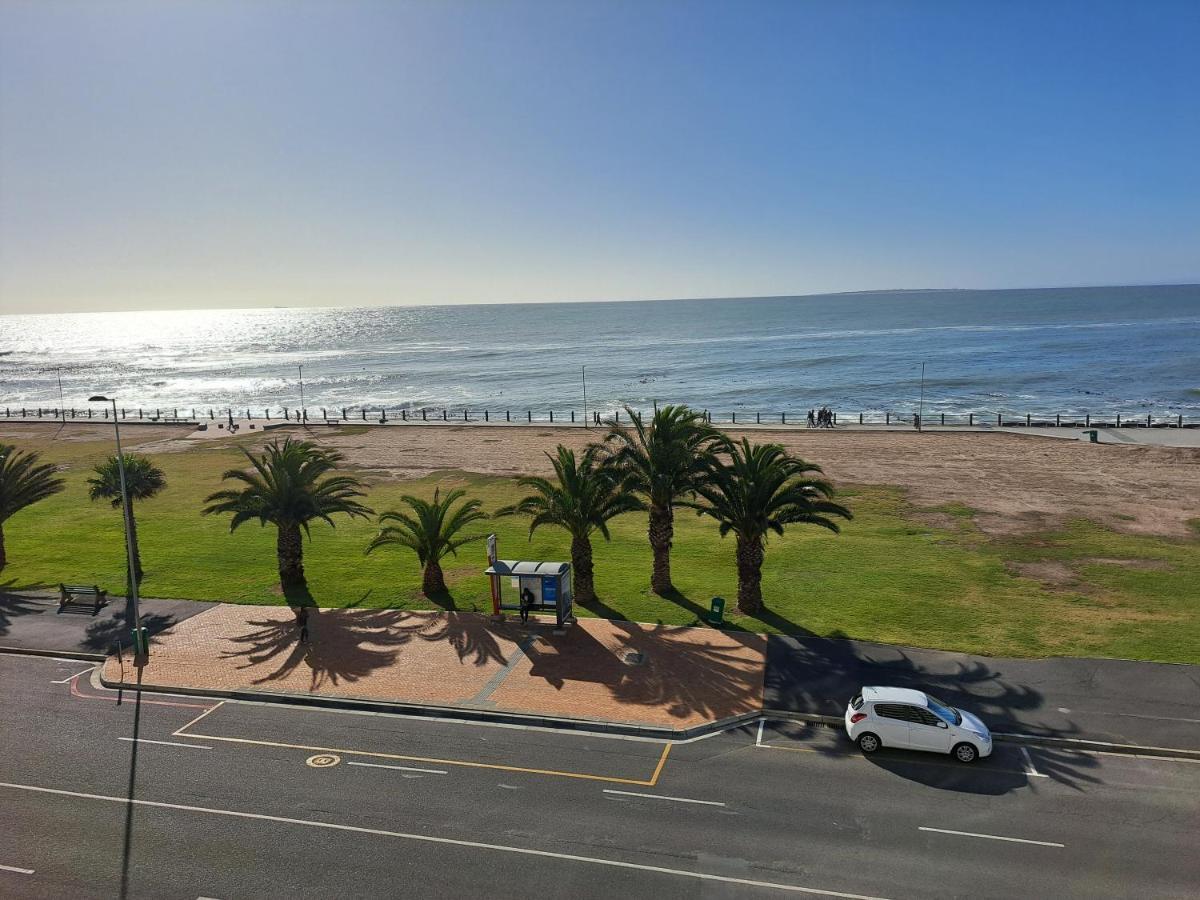 3 Bedroom Sea Facing Family Apartment Cape Town Moullie Point Cidade Do Cabo Exterior foto