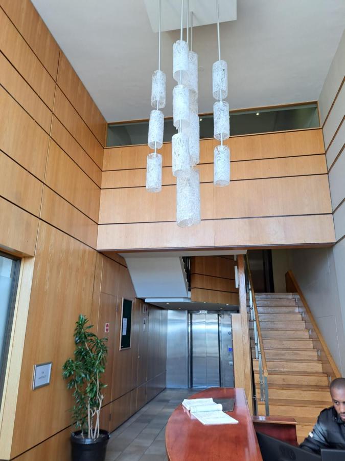3 Bedroom Sea Facing Family Apartment Cape Town Moullie Point Cidade Do Cabo Exterior foto