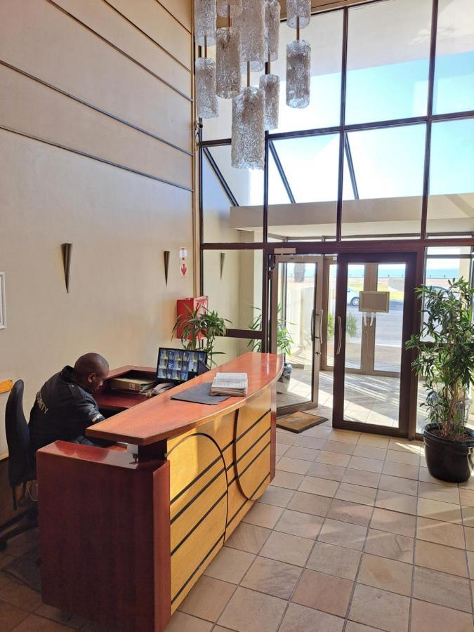3 Bedroom Sea Facing Family Apartment Cape Town Moullie Point Cidade Do Cabo Exterior foto