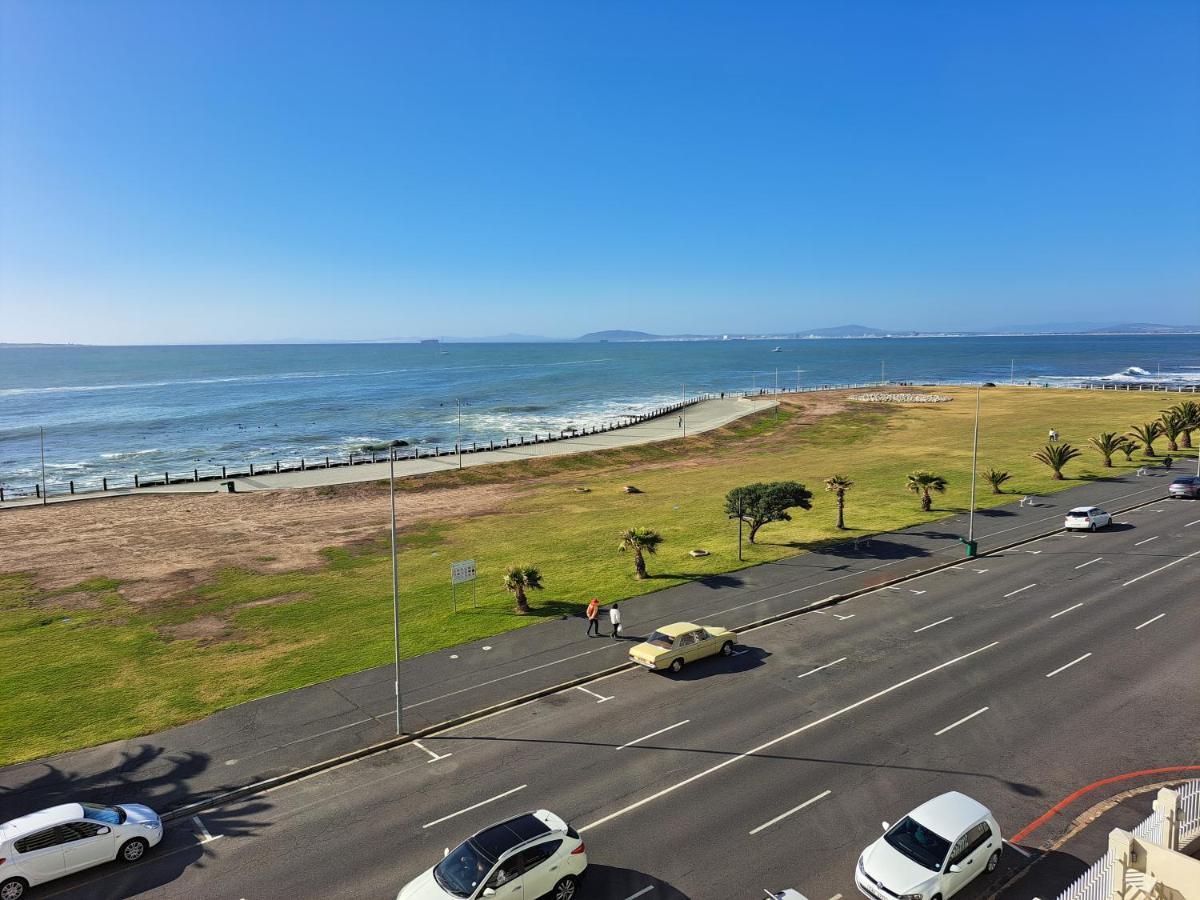 3 Bedroom Sea Facing Family Apartment Cape Town Moullie Point Cidade Do Cabo Exterior foto