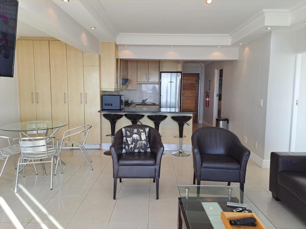 3 Bedroom Sea Facing Family Apartment Cape Town Moullie Point Cidade Do Cabo Exterior foto
