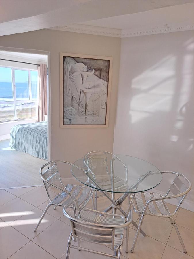 3 Bedroom Sea Facing Family Apartment Cape Town Moullie Point Cidade Do Cabo Exterior foto