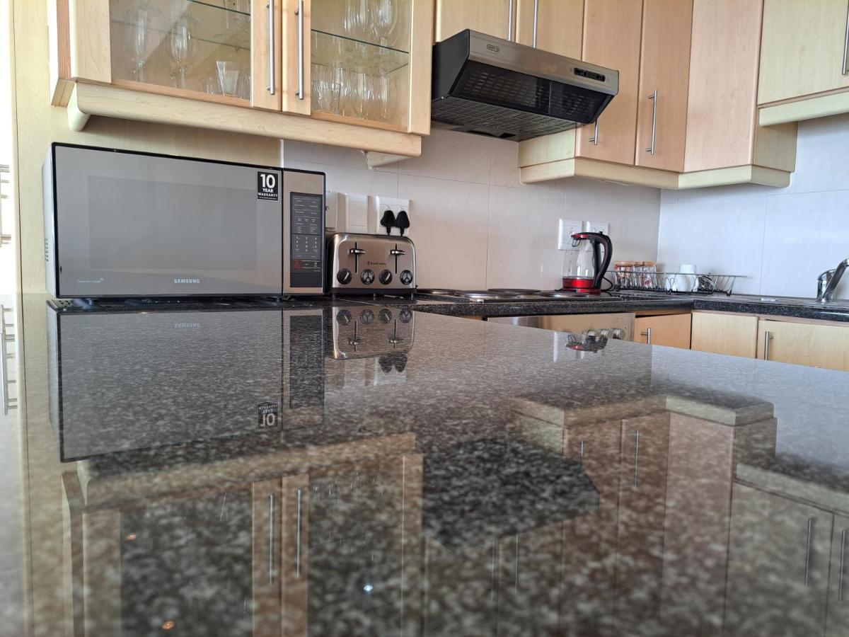 3 Bedroom Sea Facing Family Apartment Cape Town Moullie Point Cidade Do Cabo Exterior foto